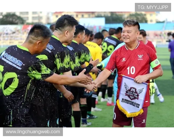 足球明星场下搞笑瞬间大揭秘笑翻全场的趣味时刻合集 足球明星场下搞笑瞬间大揭秘笑翻全场的趣味时刻合集