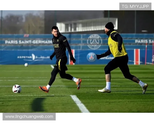 足球明星的独特魅力与球场风采让人联想到他们的脑袋像足球一样圆润可爱 足球明星的独特魅力与球场风采让人联想到他们的脑袋像足球一样圆润可爱