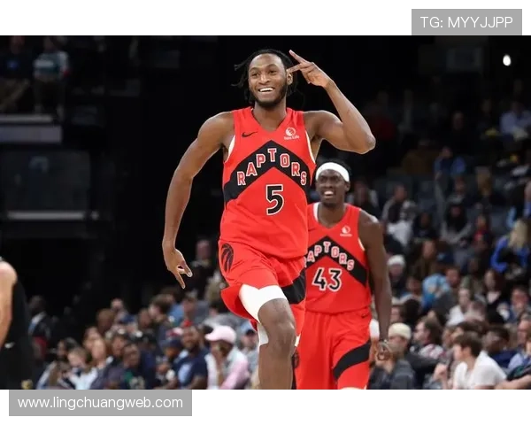 足球巨星亲临NBA赛场与篮球明星共襄盛举精彩瞬间回顾