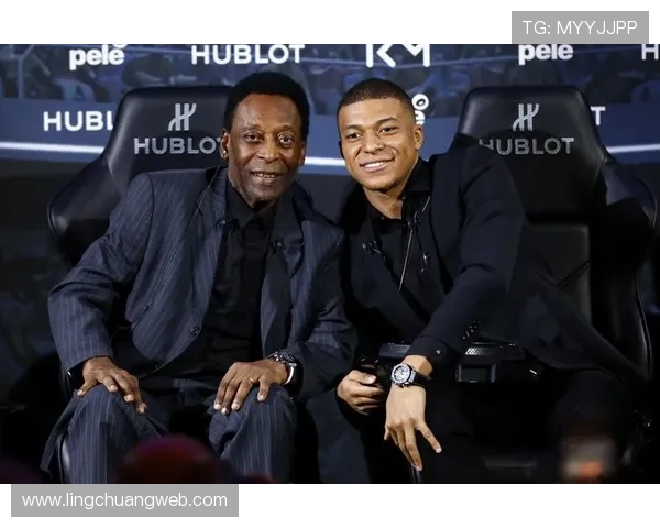 足球明星同框魅力无限精彩瞬间尽在杂志封面展示